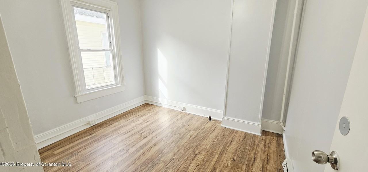 1319 Washburn St #1stFL - Photo 5 of 8