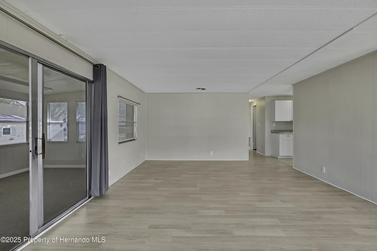8054 Mission St - Photo 7 of 50