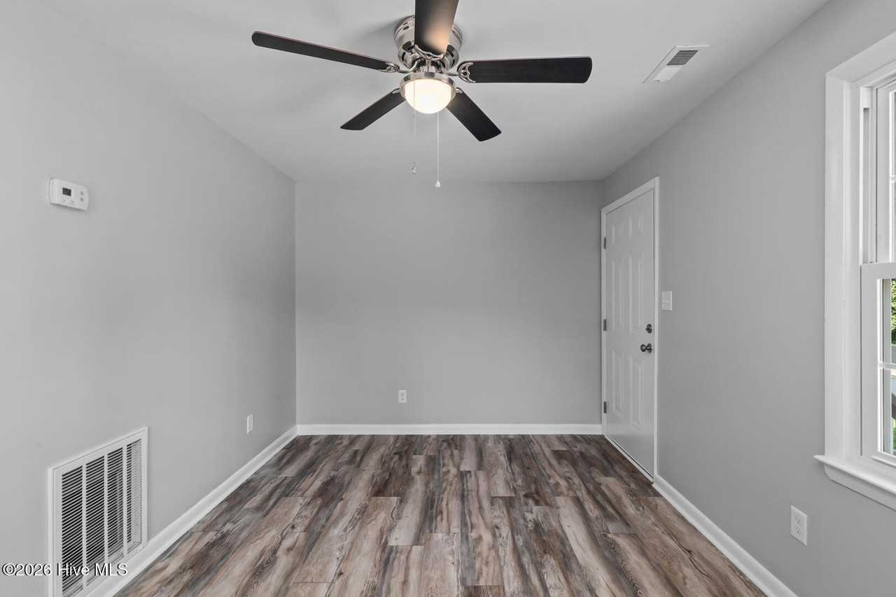 109 Rodeo Ln - Photo 4 of 17
