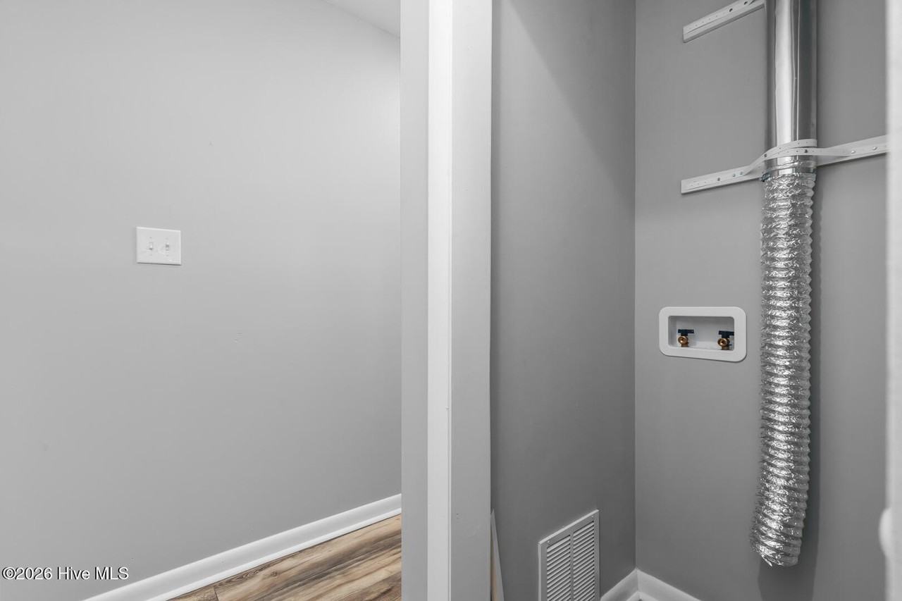 109 Rodeo Ln - Photo 7 of 17