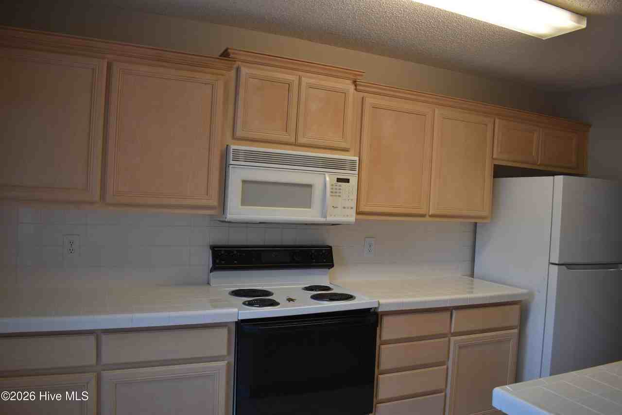 710 Legacy Ct - Photo 4 of 19