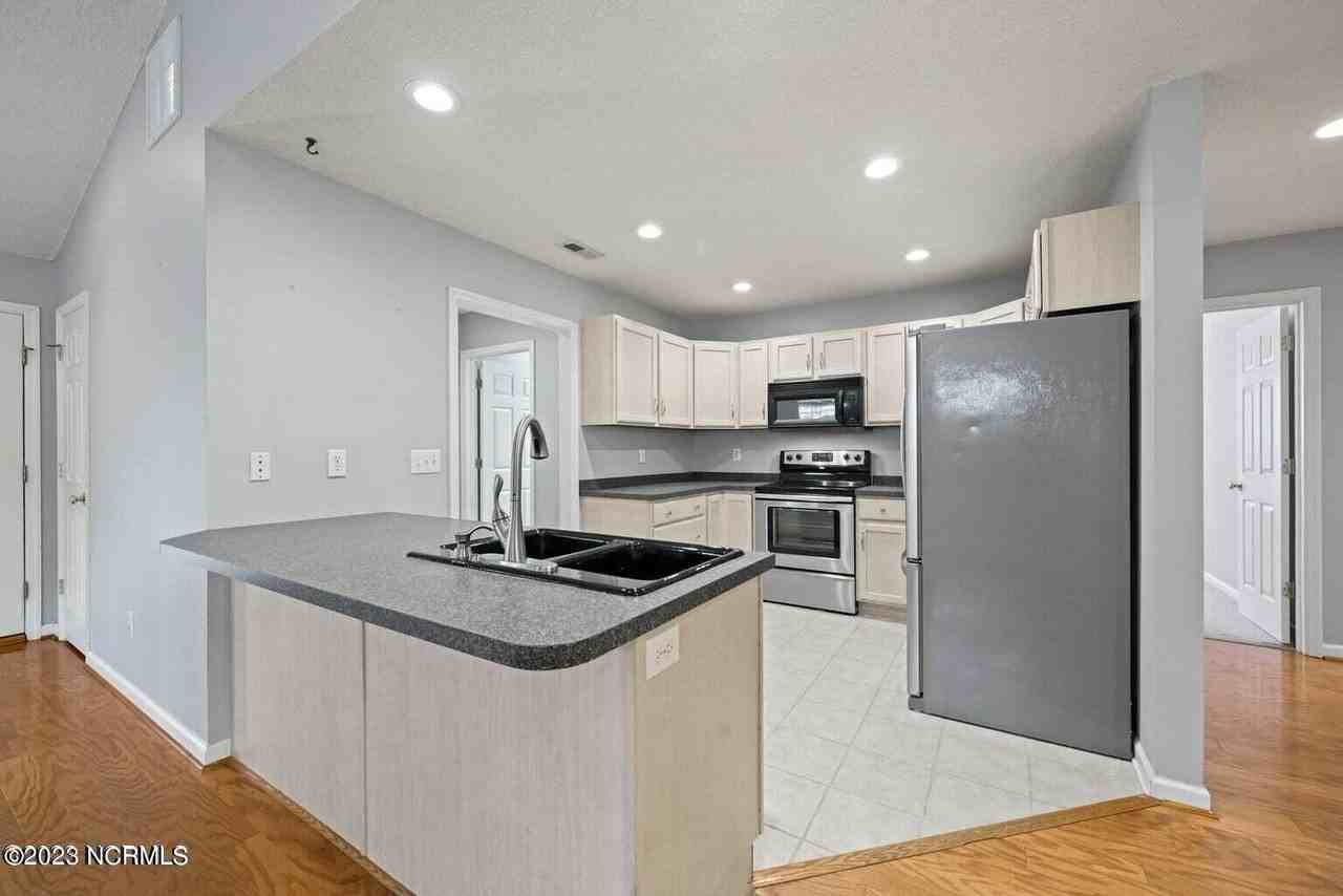 195 Adams Cir - Photo 5 of 21