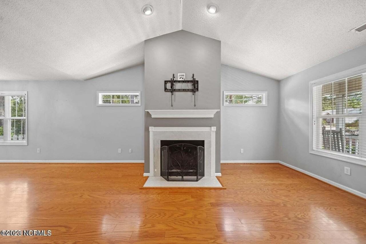 195 Adams Cir - Photo 6 of 21