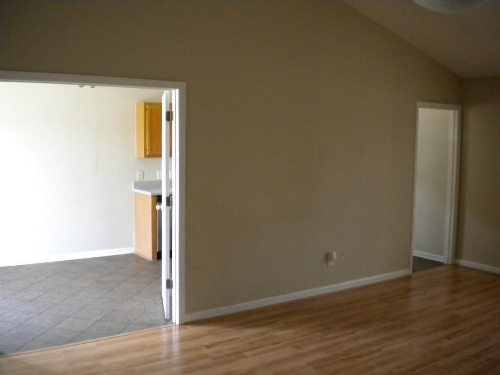 267 Parnell Rd - Photo 3 of 14