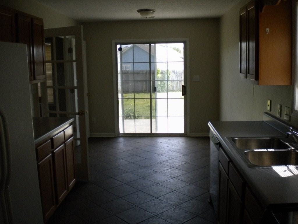 267 Parnell Rd - Photo 5 of 14