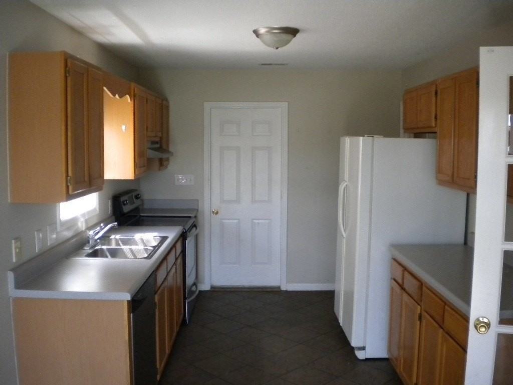 267 Parnell Rd - Photo 6 of 14