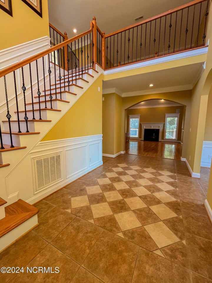 726 Wine Cellar Cir - Photo 5 of 41