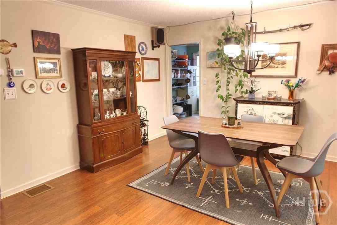 135 Brookstone Pl - Photo 2 of 10