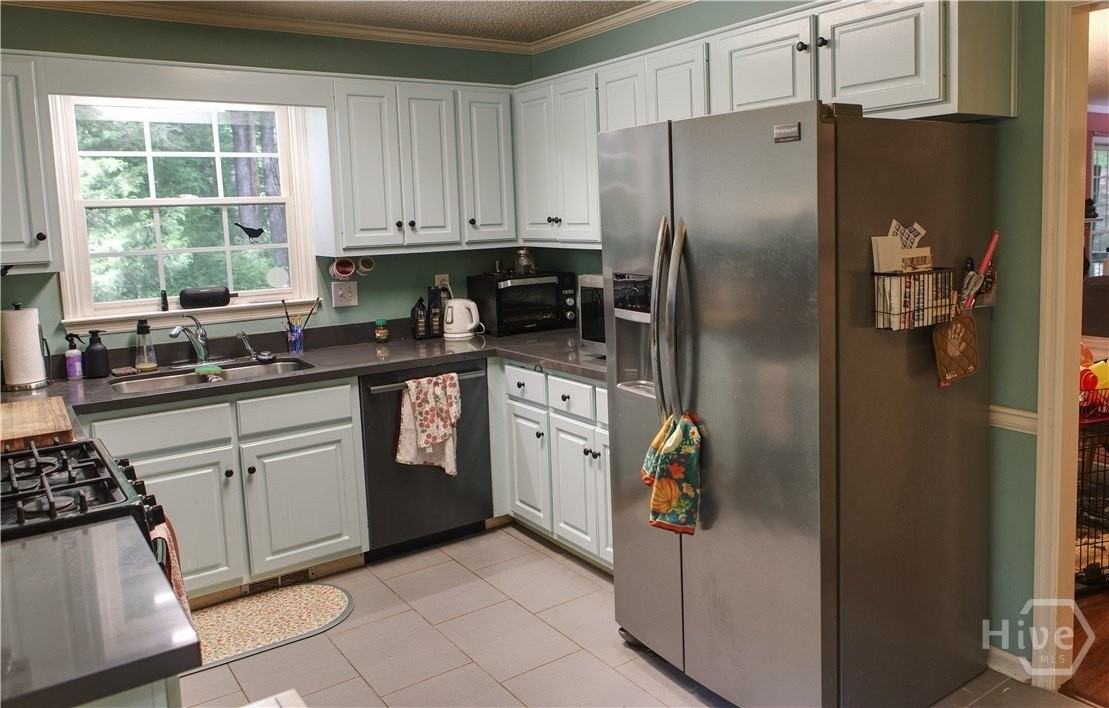 135 Brookstone Pl - Photo 3 of 10