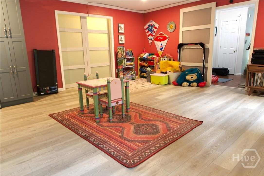 135 Brookstone Pl - Photo 4 of 10
