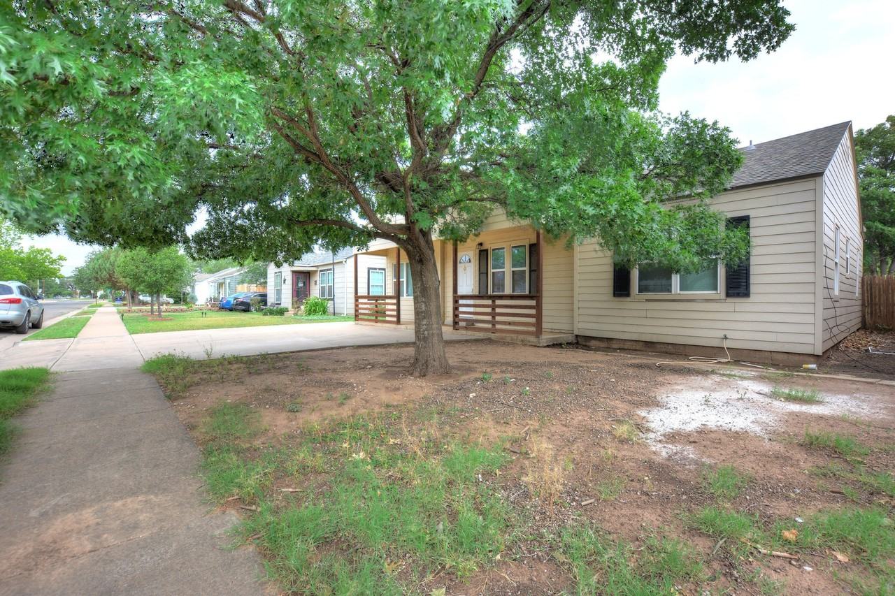2420 26th St - Photo 2 of 25