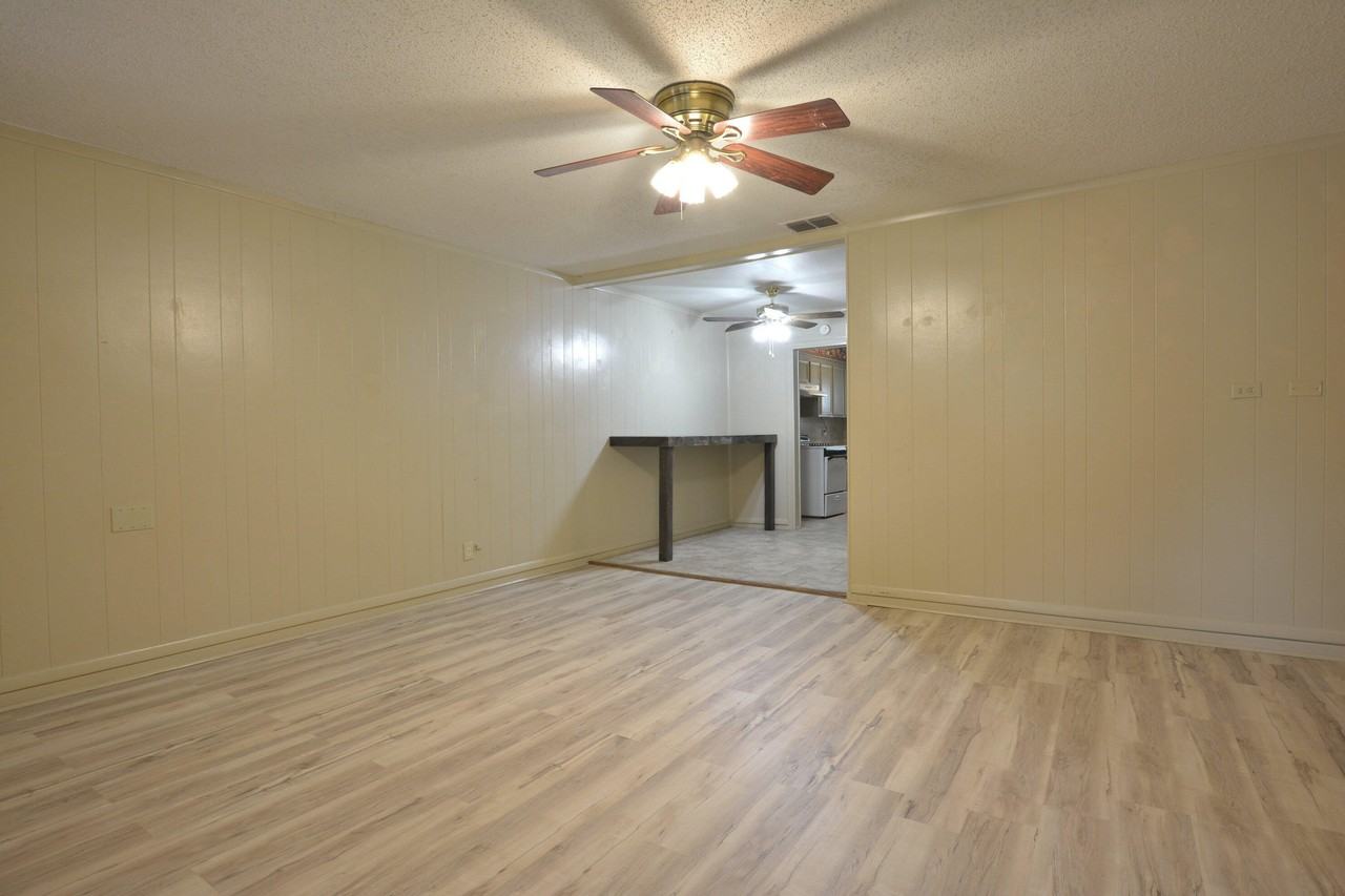 2420 26th St - Photo 5 of 25