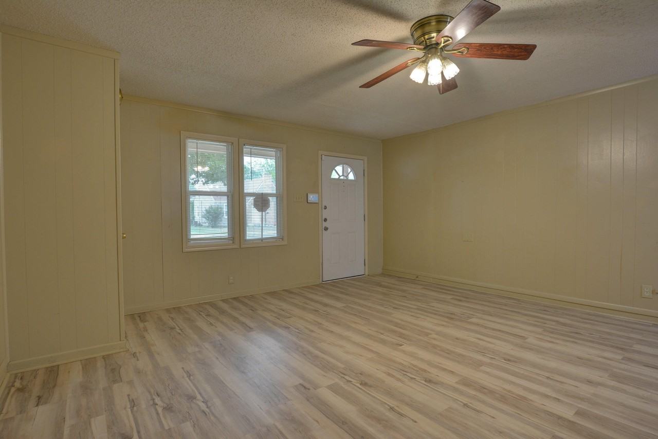 2420 26th St - Photo 6 of 25