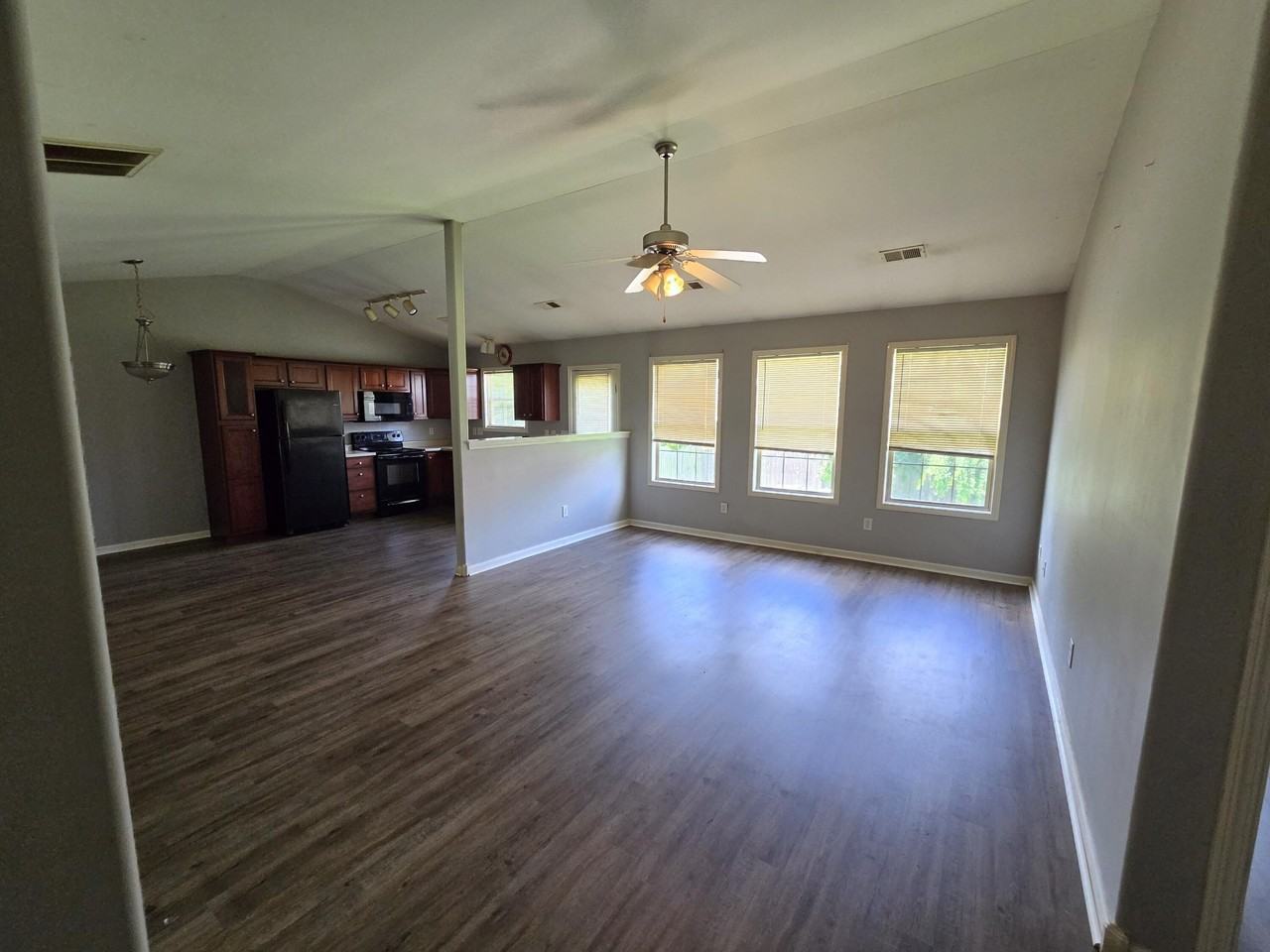 141 Mcconnells Trce - Photo 3 of 14