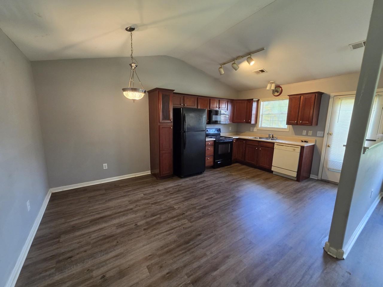 141 Mcconnells Trce - Photo 4 of 14