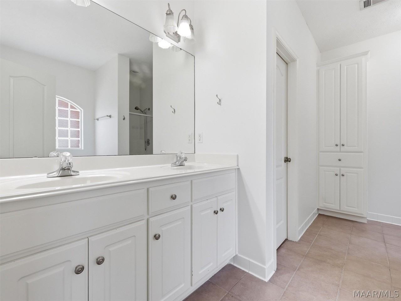 1312 Meadow Glen Rd - Photo 4 of 38