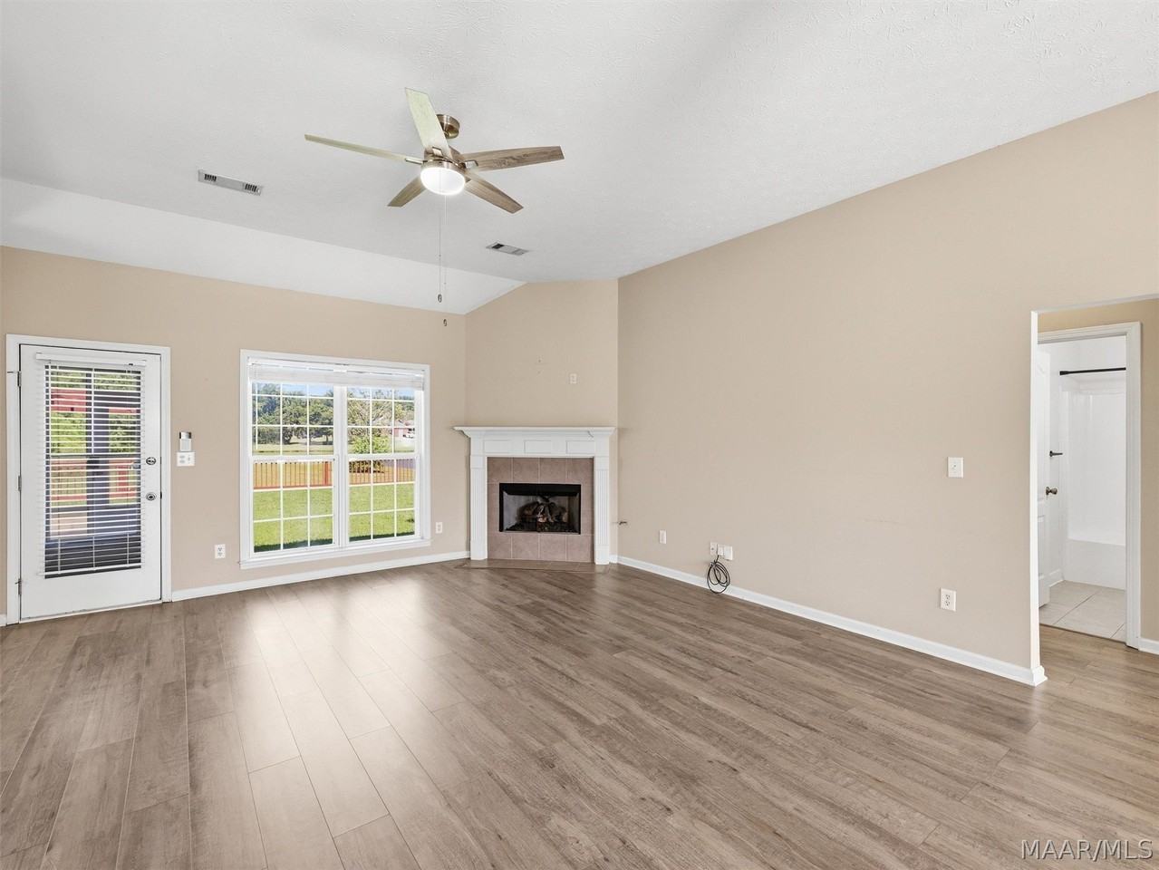 1312 Meadow Glen Rd - Photo 5 of 38