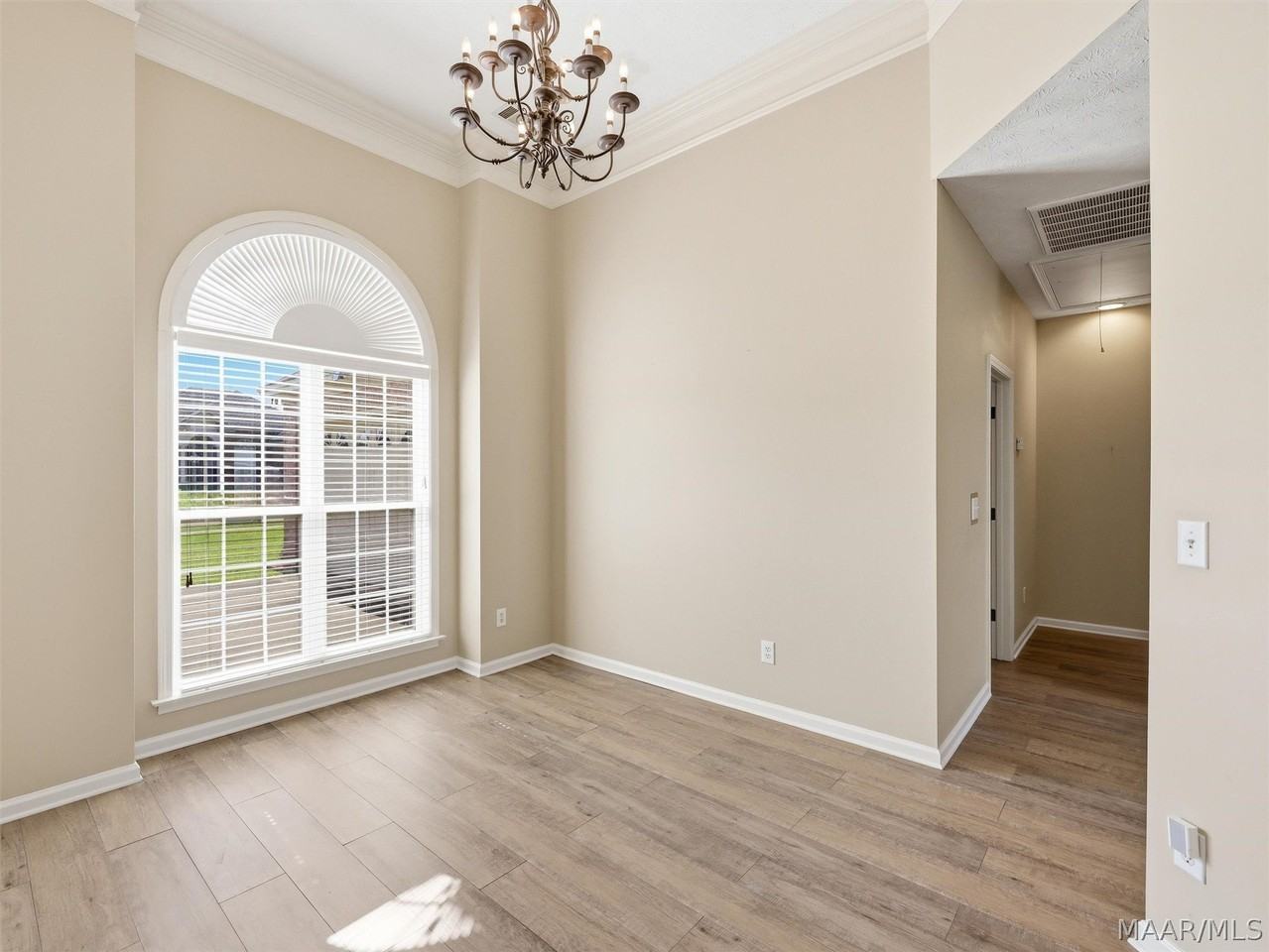 1312 Meadow Glen Rd - Photo 6 of 38