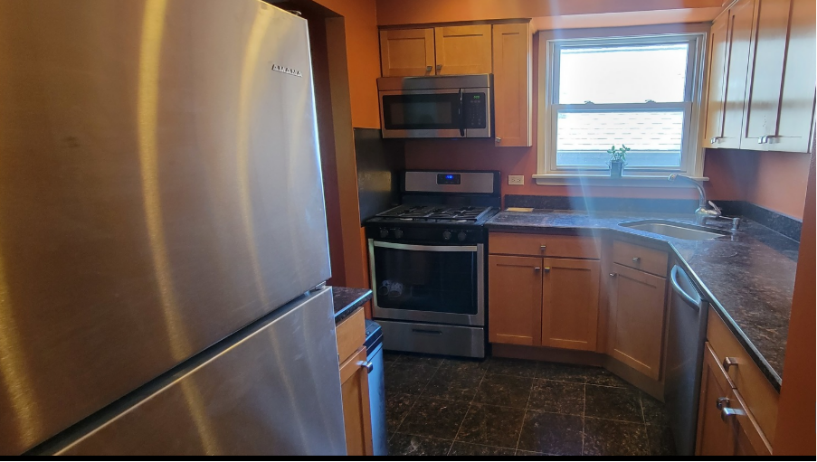 6105 N Wolcott Ave #301 - Photo 4 of 8
