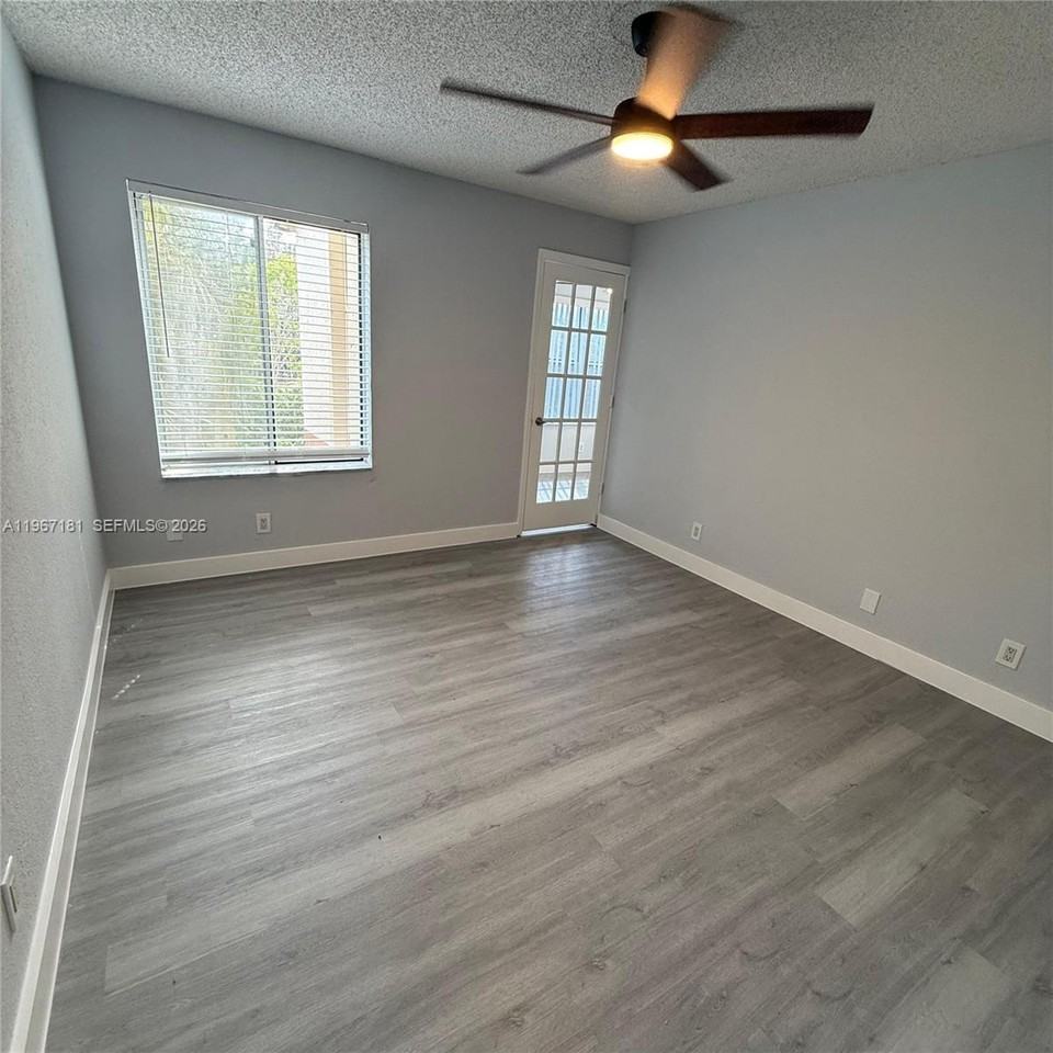 2667 Nw 33rd St - Photo 3 of 8