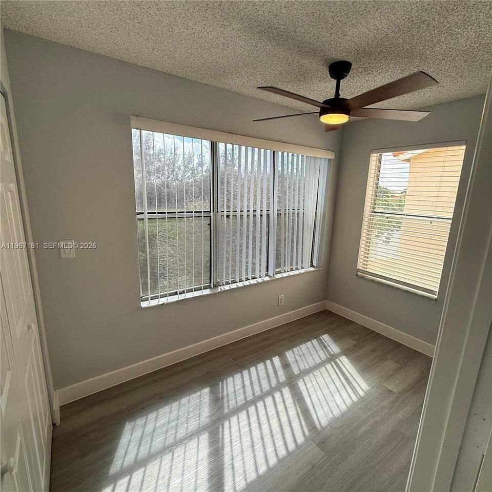 2667 Nw 33rd St - Photo 4 of 8