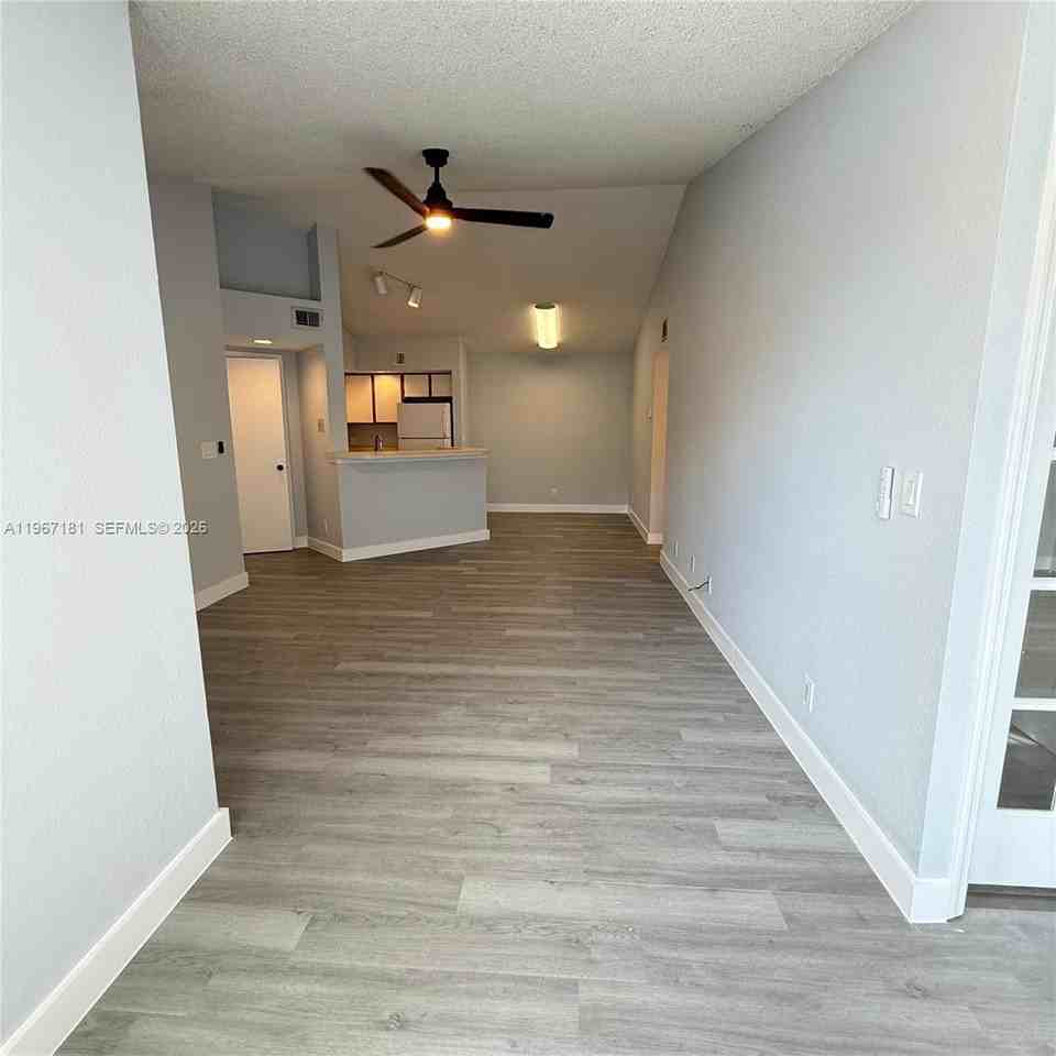 2667 Nw 33rd St - Photo 5 of 8