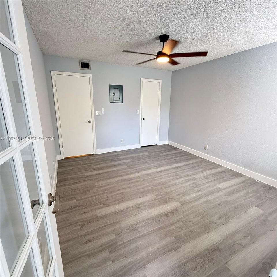 2667 Nw 33rd St - Photo 7 of 8