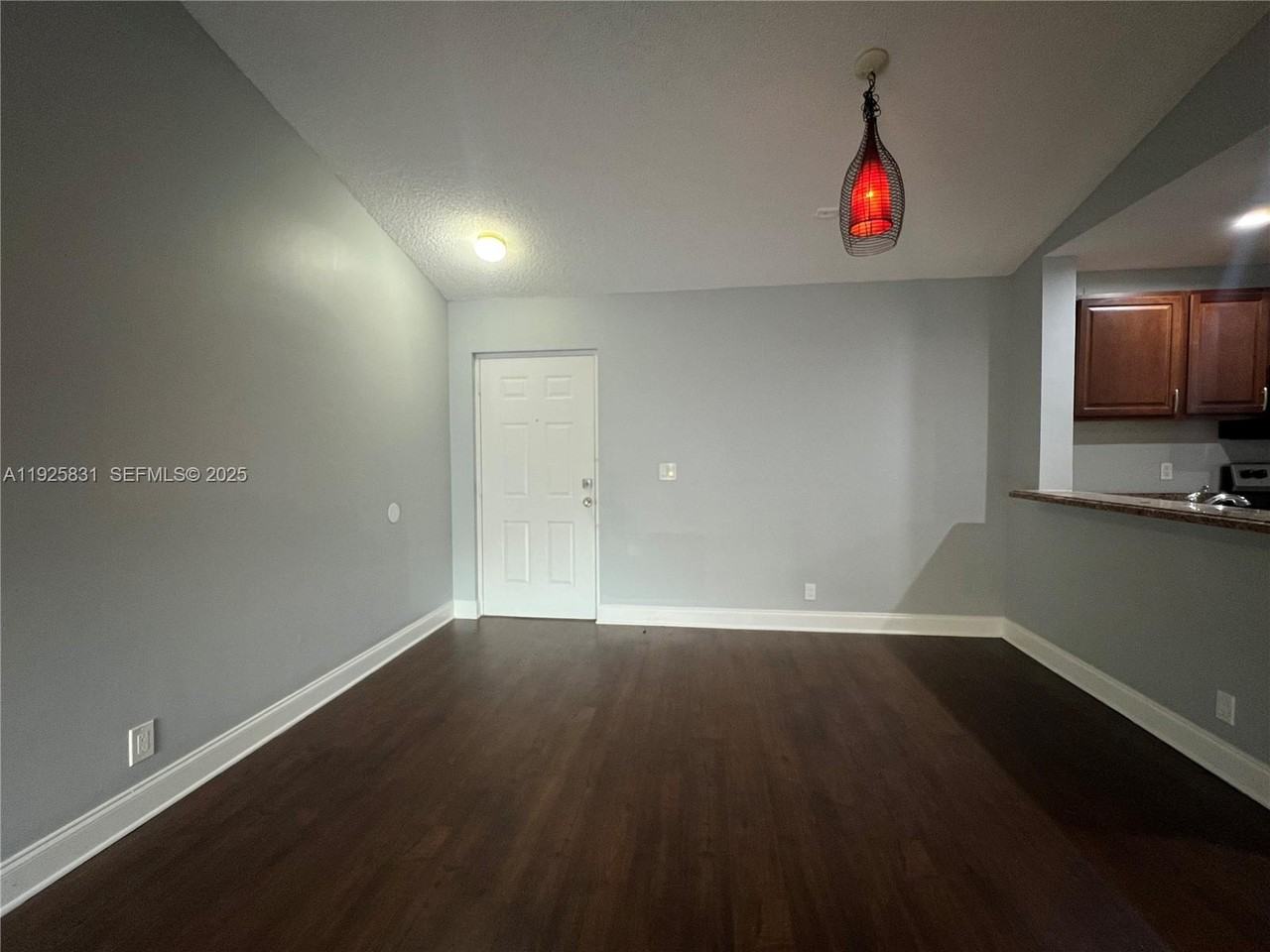 501 Gardens Dr - Photo 6 of 8