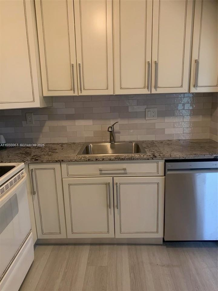 4045 W Mcnab Rd - Photo 2 of 8