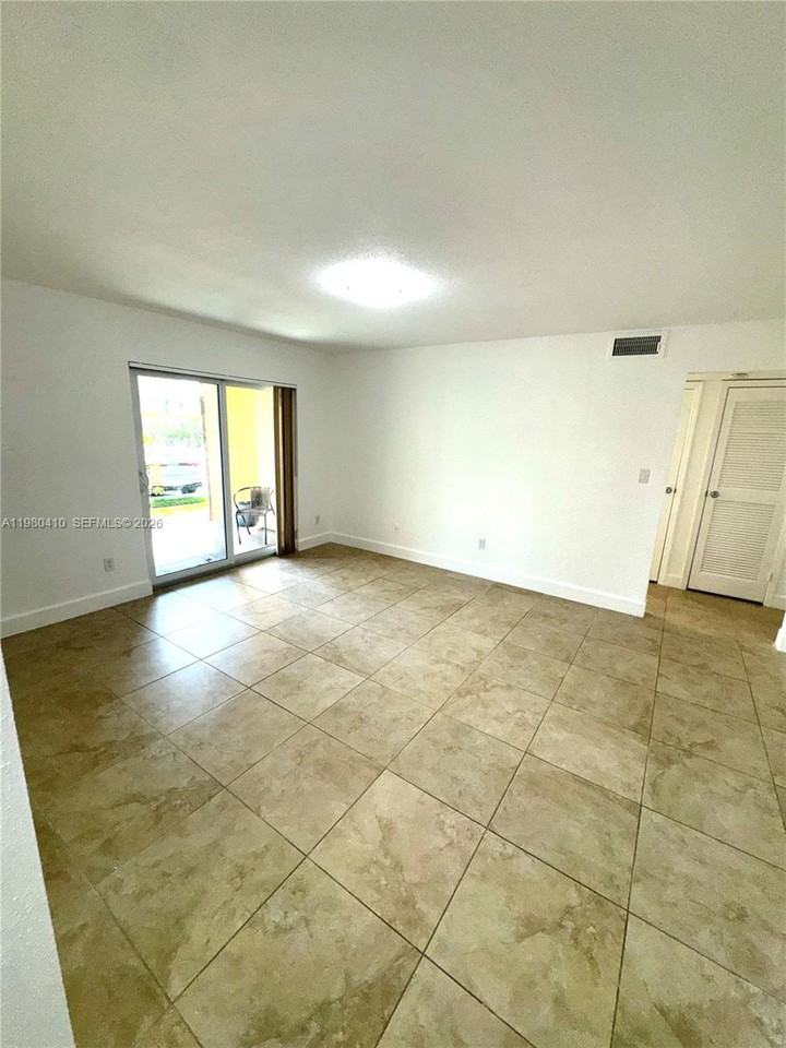 2950 N Palm Aire Dr - Photo 3 of 8