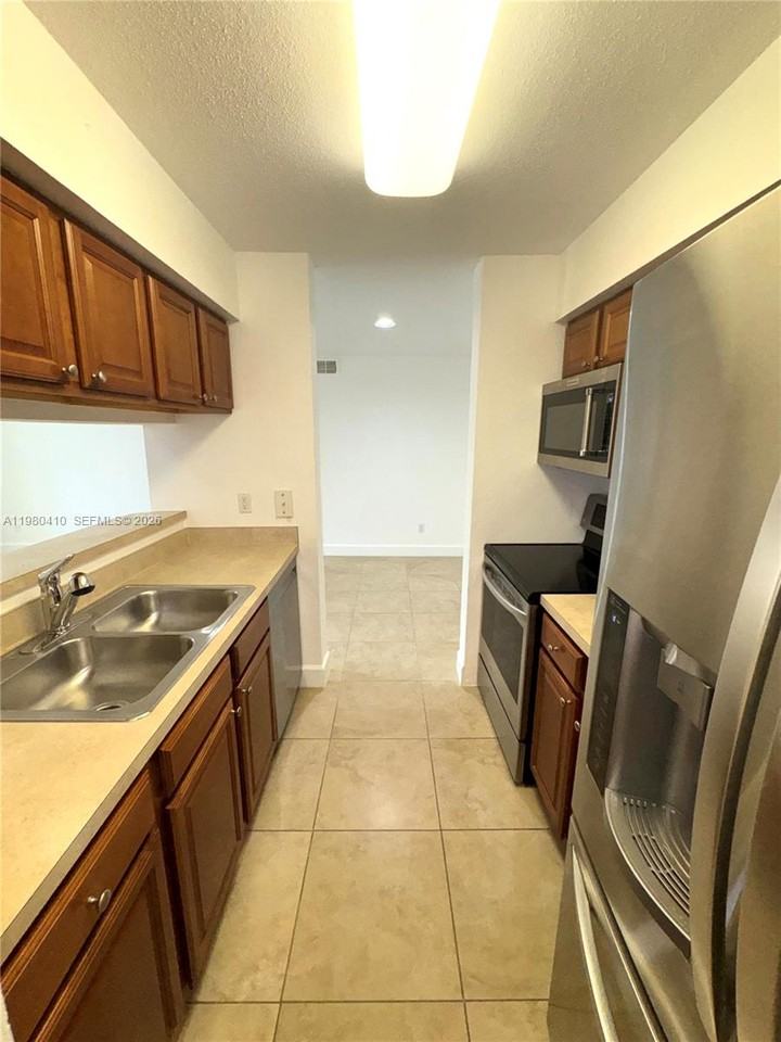 2950 N Palm Aire Dr - Photo 6 of 8