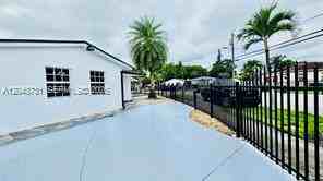 3180 Sw 25th Ter - Photo 5 of 8