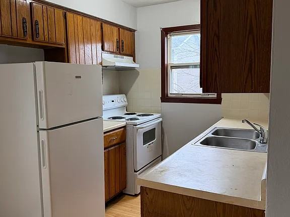 352 S 6th St #2AB - Photo 2 of 8