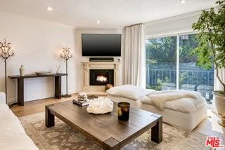 2385 Roscomare Rd #D3 - Photo 5 of 8