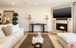2385 Roscomare Rd #D3 - Photo 6 of 8