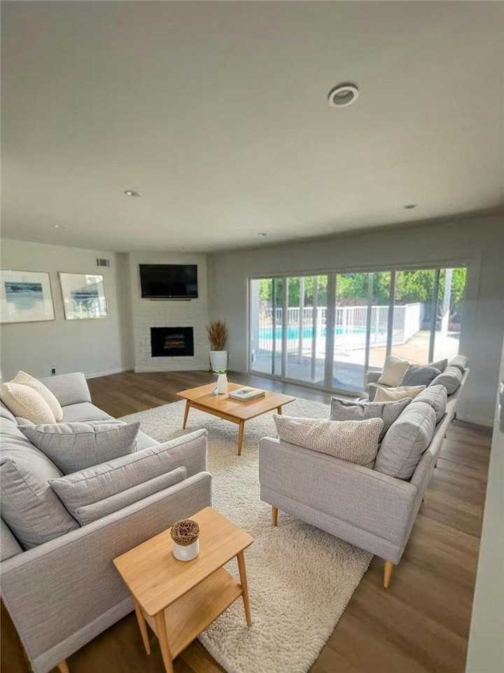 20335 Londelius St - Photo 2 of 8