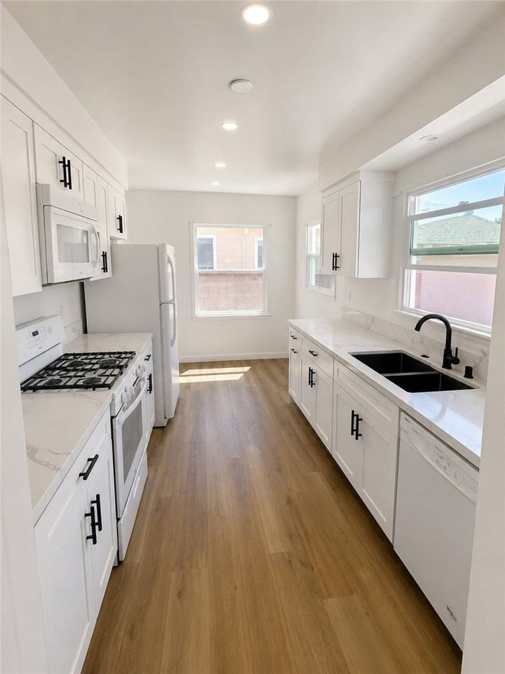 20335 Londelius St - Photo 4 of 8