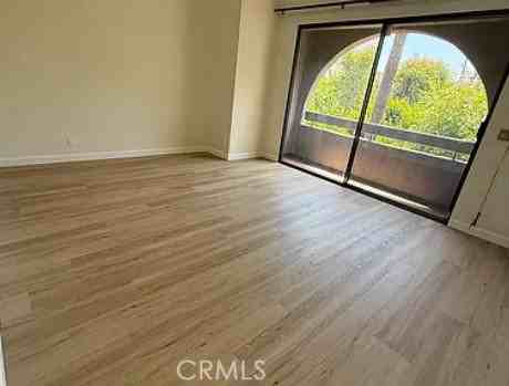 5345 White Oak Ave #G - Photo 6 of 8