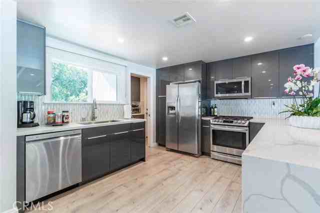 12553 Nedra Dr - Photo 2 of 8
