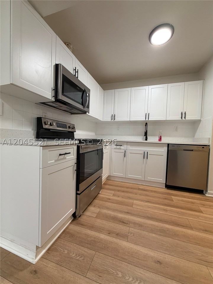 2551 Nw 26th St - Photo 6 of 19