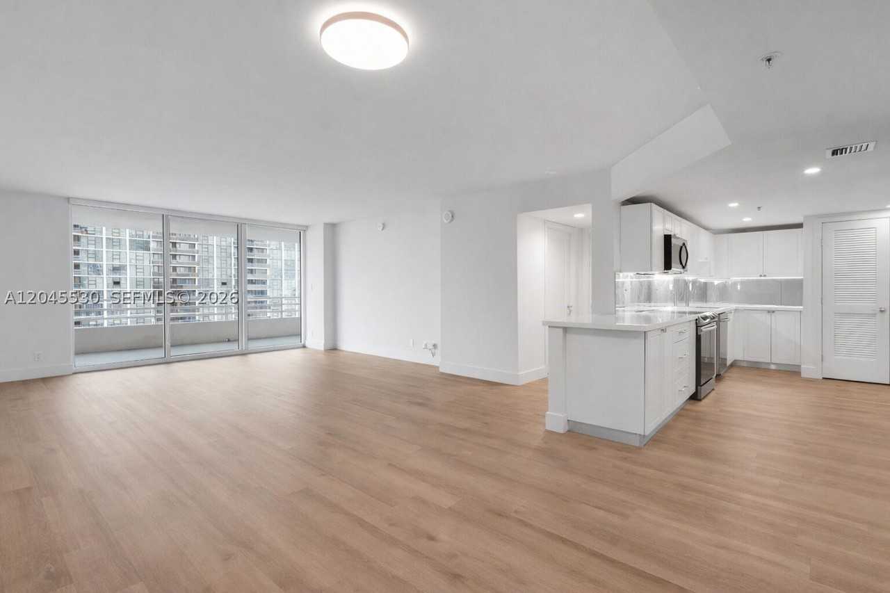 555 Ne 34th St #2704 - Photo 5 of 31
