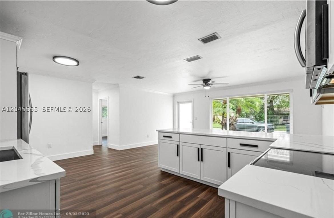6321 Thomas St - Photo 3 of 5