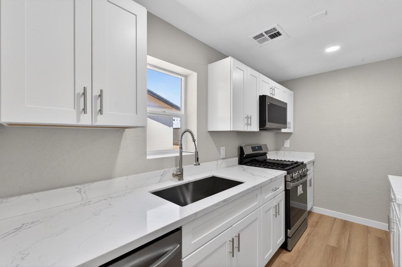 N 18th Ave - Photo 5 of 22
