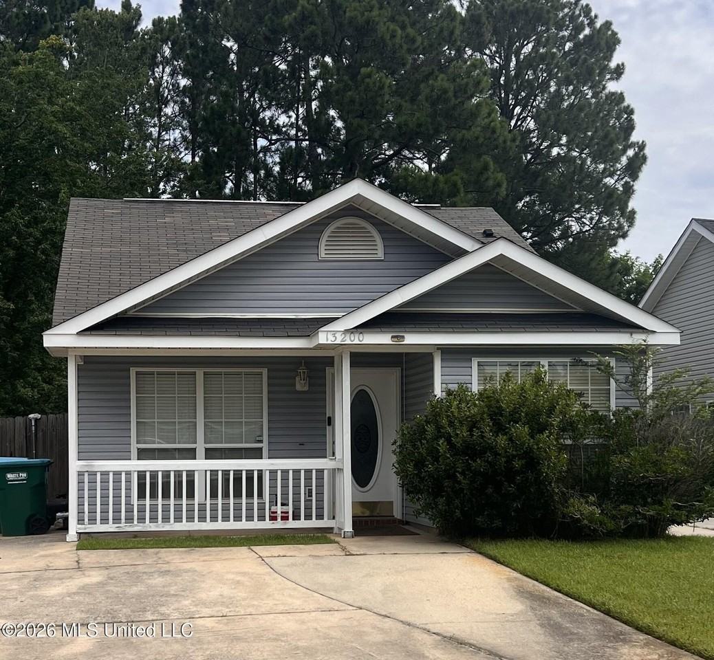13200 Warren Dr