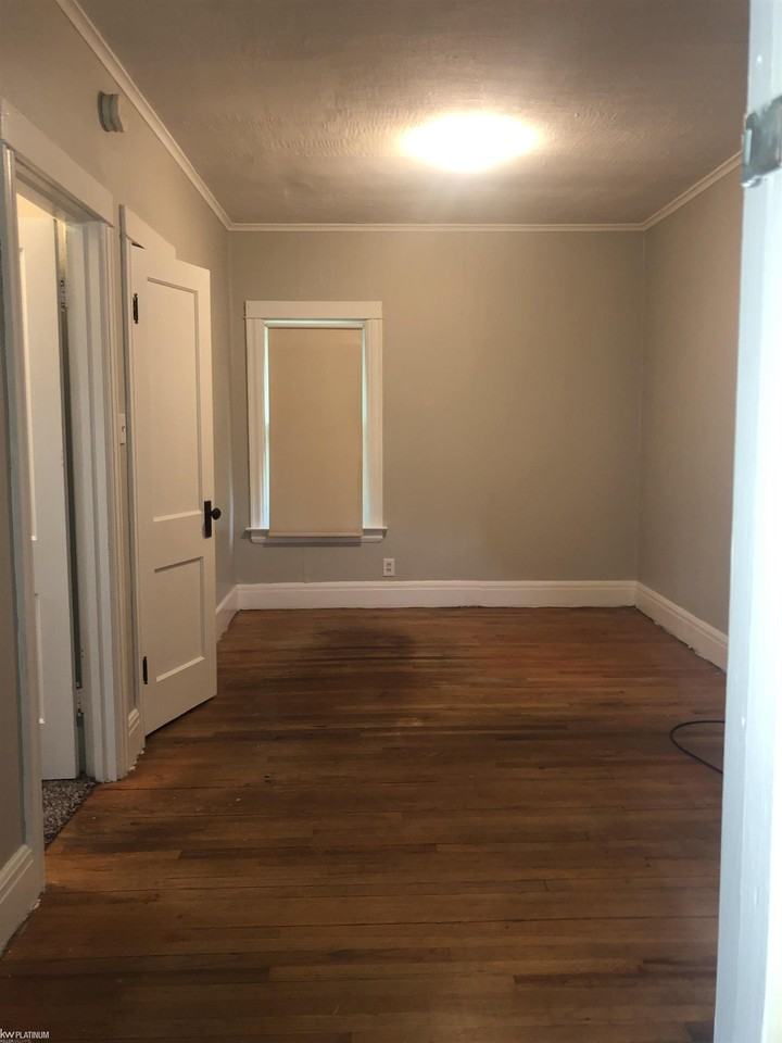 297 Euclid St - Photo 4 of 15