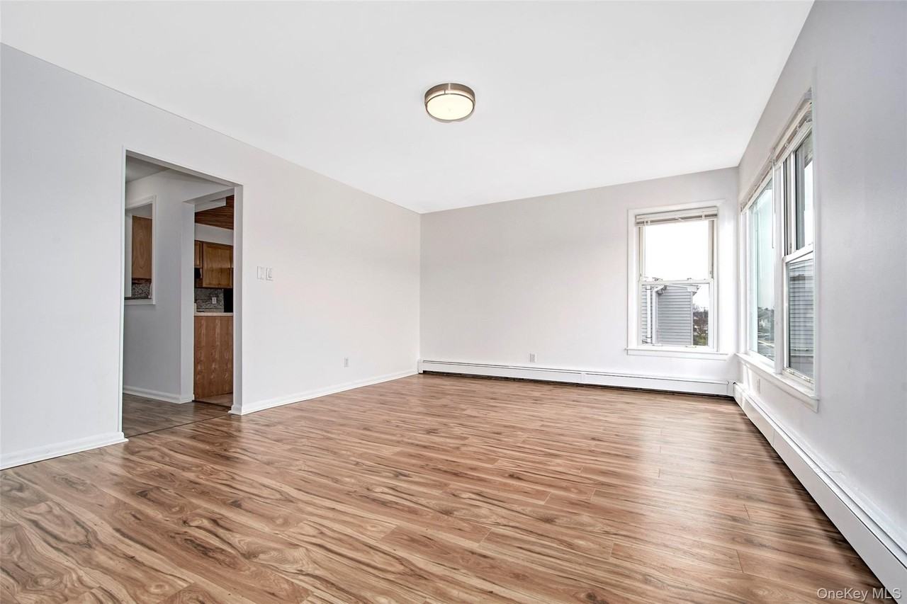 102 Lincoln Ave E - Photo 2 of 13