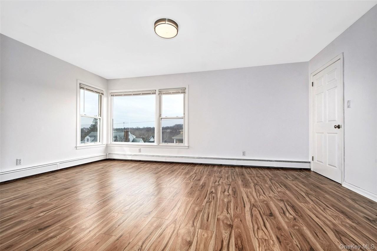 102 Lincoln Ave E - Photo 3 of 13