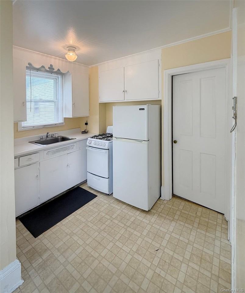 111 N Main St - Photo 6 of 11