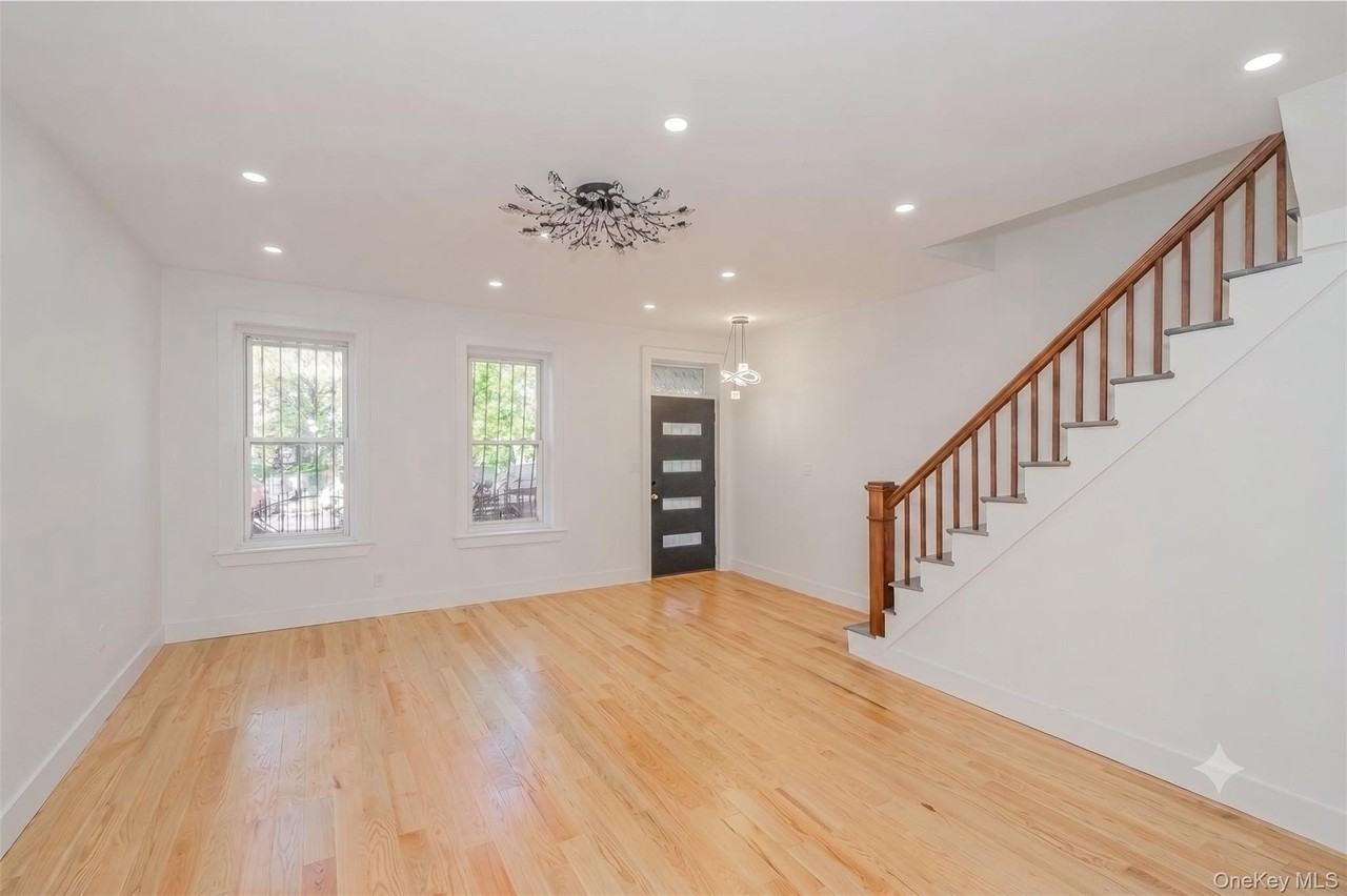 1169 Brooklyn Ave - Photo 2 of 12