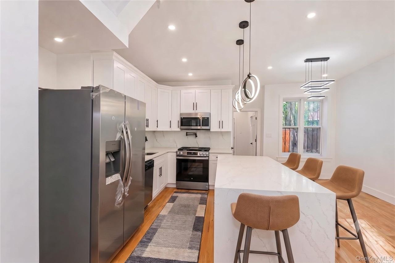 1169 Brooklyn Ave - Photo 3 of 12